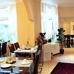 Hotel Ariana